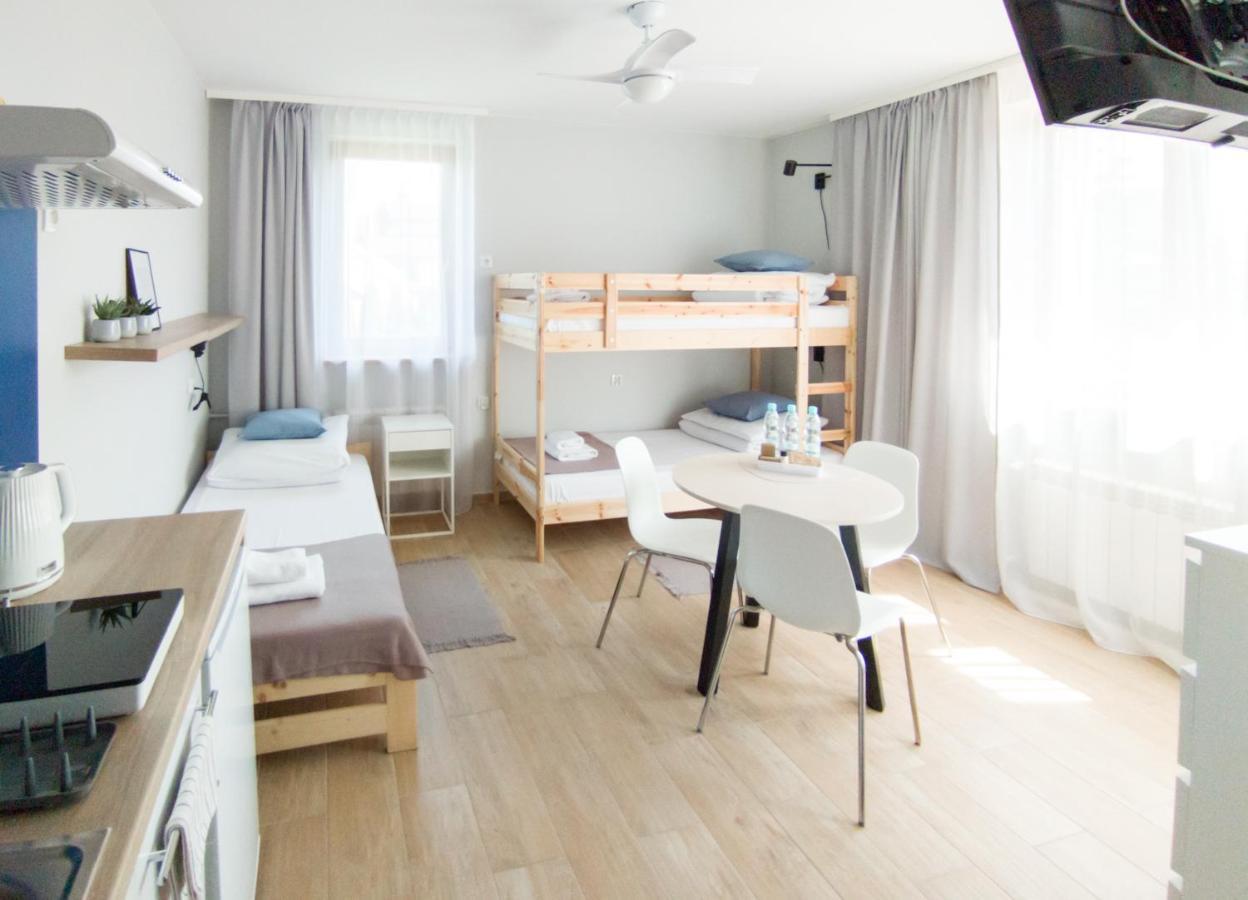 Apart Hostel S8 Blizne Jasinskiego Bagian luar foto