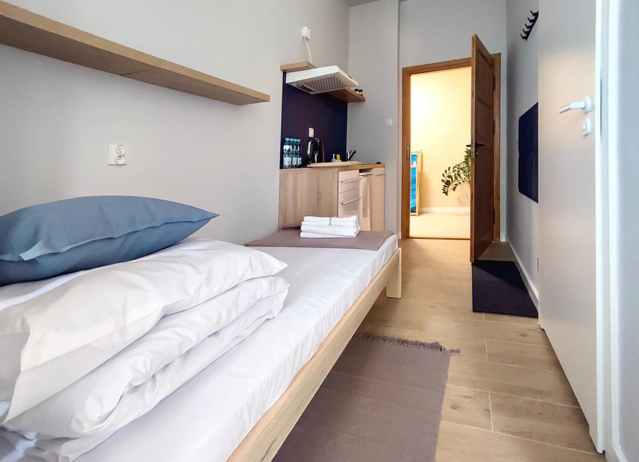 Apart Hostel S8 Blizne Jasinskiego Bagian luar foto