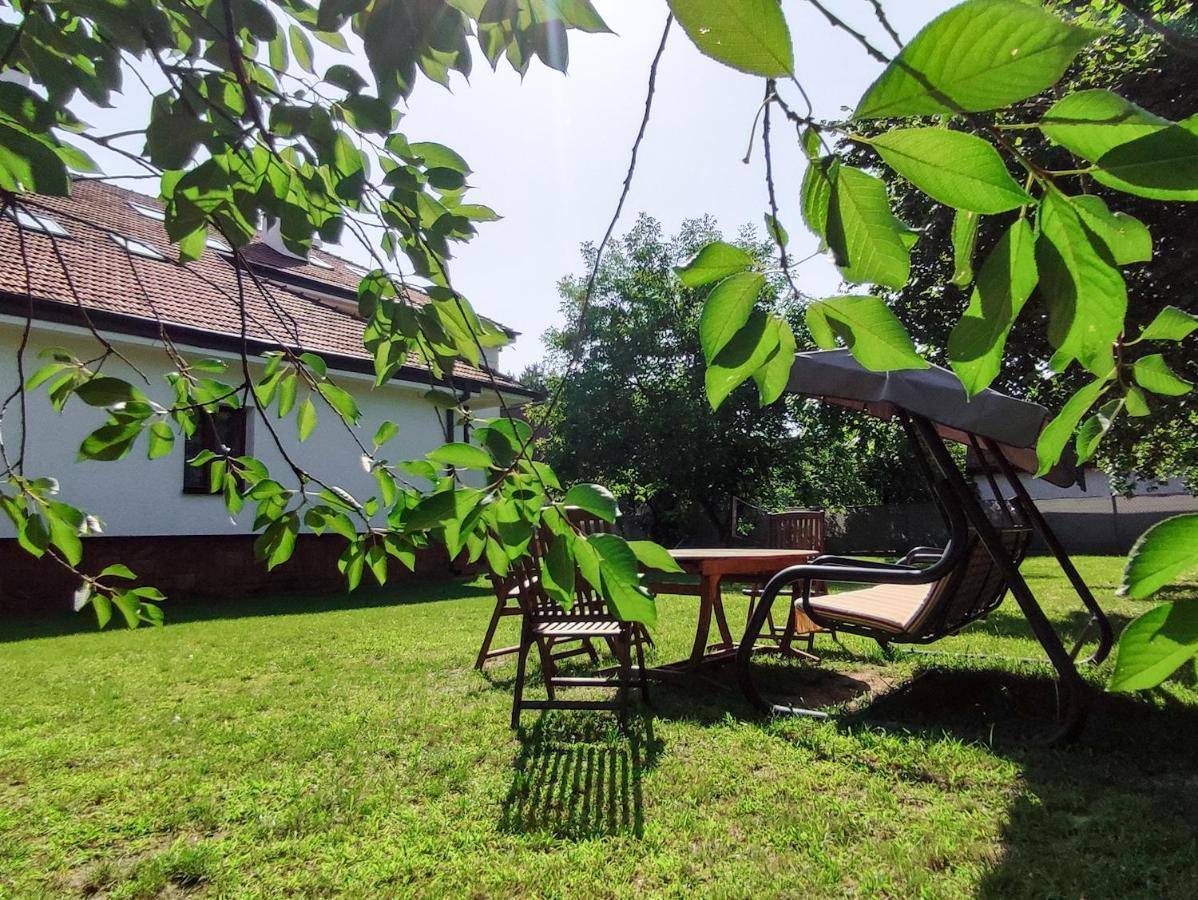 Apart Hostel S8 Blizne Jasinskiego Bagian luar foto